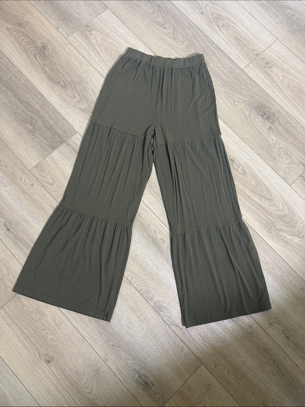 Kirundo Olive Green tiered flowy pull on pants. Small